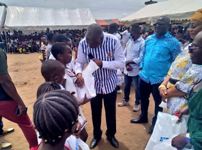 Rentrée scolaire : Koné Katinan  fait don de plus de 1000 kits à des élèves de Jean-Folly et d'Adjahui