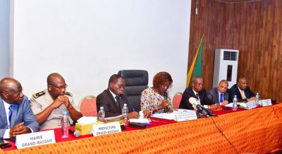 Résolution de crise dans le système éducatif : Mariatou Koné et les faîtières syndicales réunies en atelier à Grand-Bassam