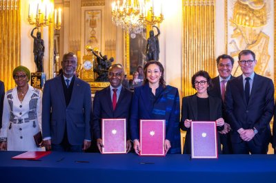 Restitution du tambour « Djidji Ayokwè » : La ministre Françoise Remarck rencontre les autorités françaises à Paris