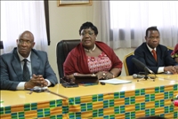 Anne Ouloto menace de faire tomber des têtes / Les noms des grévistes exigés / Les structures toujours fermées