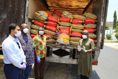 Côte d’Ivoire : 100 tonnes de riz de Koira Holding pour la chaîne de solidarité contre le Covid-19