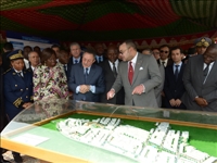 SM le Roi visite le chantier du projet immobilier 