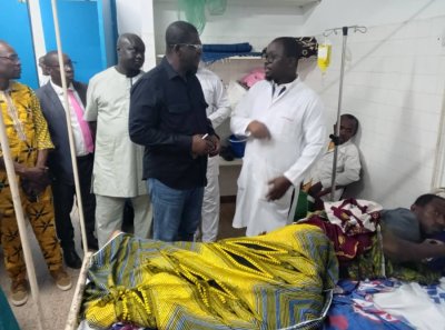 Saint-Sylvestre 2024: Le député-maire et le corps préfectoral au chevet des malades de l'hôpital général d'Adiaké