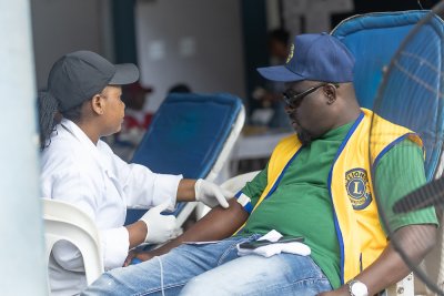 Santé : campagne de collecte de sang, le Lions Club Abidjan Akora réussit sa première mobilisation citoyenne à l’INJS
