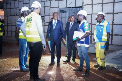 Santé : le ministre Pierre Dimba visite le chantier du CHR de Katiola