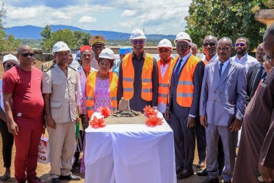 Accès aux services de santé : Moussa Sanogo pose la première pierre du centre de transfusion sanguine de Touba