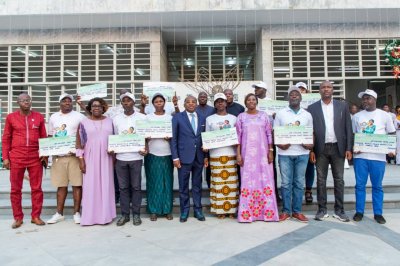 Secteur informel  ivoirien : 119 millions FCFA octroyés à 85 gérants de bars et Night Club à Abobo