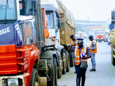 Côte d’Ivoire : les véhicules poids lourds de plus de 10 tonnes interdits de circuler sur les voies publiques  de 6H à 9H et de 17H à 21H  à Abidjan et  Yamoussoukro (Officiel)
