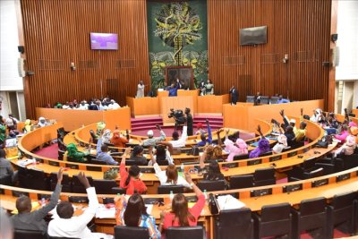 Sénégal : le Parlement adopte la loi pour un report de la présidentielle au 15 décembre 2024