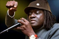 Le chanteur de reggae Serges Kassy et les 