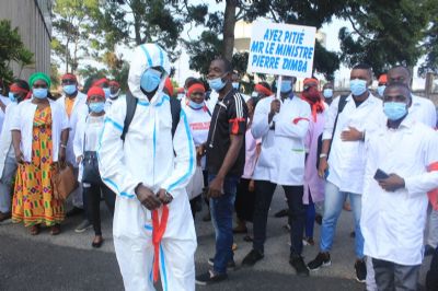 Covid-19: sit-in d’agents de la santé à Abidjan pour réclamer 14 mois de primes impayées