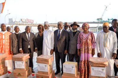 Social : le Président Alassane Ouattara offre plusieurs tonnes de kits alimentaires aux populations du District autonome d'Abidjan