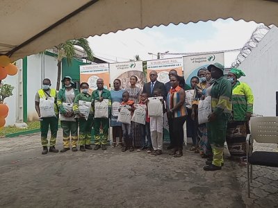 Société : La Fondation d'Augustin offre des kits scolaires aux techniciens de surface