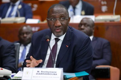 Yamoussoukro/Sénat : le Ministre Souleymane Diarrassouba fait voter le projet de budget 2024 du Ministère du Commerce et de l’Industrie