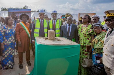 Commercialisation des produits vivriers : le Premier Ministre, Patrick Achi, lance officiellement à Yakassé-Attobrou les travaux de construction de 40 marchés de proximité