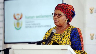 La ministre sud-africaine de la Défense privée de trois mois de salaire