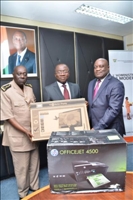 Don - Le Ministère des Ntic équipe la préfecture de Yamoussoukro et la mairie de Tiébissou  en ordinateurs.