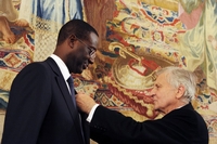 Tidjane Thiam (Prudential) reçoit la Légion d`Honneur des mains de Trichet