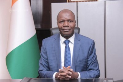 Rhdp : Dr Albert Toikeusse Mabri échange avec  des militants de Marcory