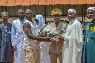 Touba/ Solidarité Ramadan: Moussa Sanogo offre des vivres aux musulmans du Bafing