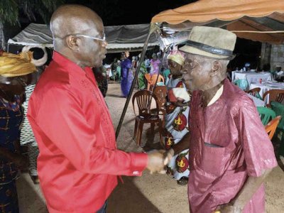 Toulepleu / Vœux à ses administrés : Le maire Kah Zion partage un repas avec les personnes du 3e âge