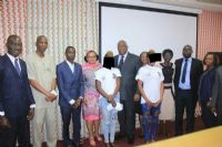 Lutte contre la traite des enfants : La ministre Euphrasie Yao remet deux nigérianes à leur ambassade à Abidjan