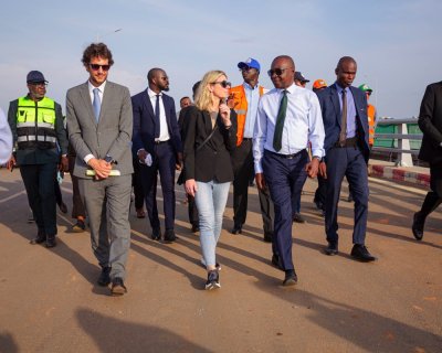 Transport urbain : la Banque mondiale confirme son engagement à Abidjan avec la visite d’Anna Bjerde sur les chantiers du BRT
