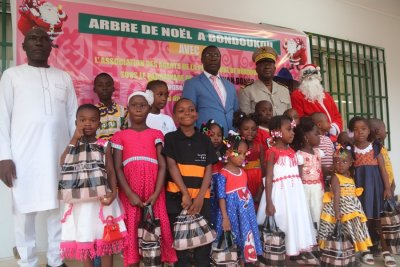 Un opérateur économique cadeaute les enfants des employés de la préfecture de Bondoukou