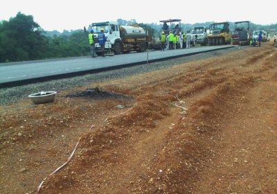 Une partie des voies en chantier d'Anyama au péage de Thomasset reçoit sa première couche de bitume