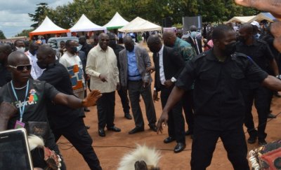 Une trentaine de bâches pour recevoir le président Laurent Gbagbo à Mama