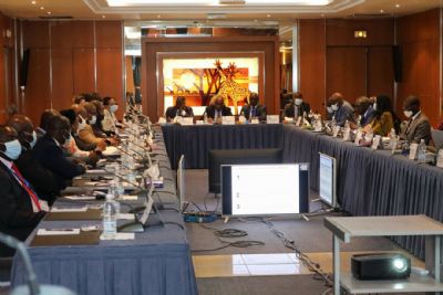 Une table ronde sur la viabilité économique des opérateurs de la TNT à Abidjan