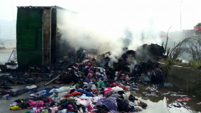 Côte d’Ivoire : un camion se renverse et prend feu à la montée du pont Houphouët-Boigny