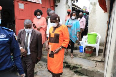 Covid-19 : Mariatou Koné en tournée de suivi des ménages bénéficiaires de transferts monétaires