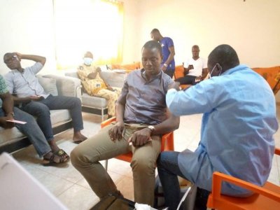 Vaccination de groupe pour les prêtres à Yamoussoukro