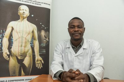 Santé : des tradipraticiens pour l’adoption des méthodes de la médecine traditionnelle africaine et chinoise lors des consultations