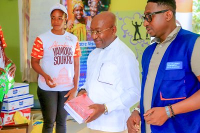 Yamoussoukro : des vivres et du matériel scolaire remis aux enfants du Village SOS