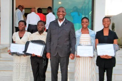 Yamoussoukro: les meilleurs bacheliers 2025 félicités par le Ministre Souleymane Diarrassouba