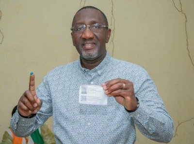 Yamoussoukro/Elections municipales : le Ministre Souleymane Diarrassouba accomplit son devoir citoyen et appelle à un vote dans la paix