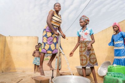 Zones de fragilité : le gouvernement renforce l’eau, l’électricité et l’emploi des jeunes Le gouvernement agit dans les zones frontalières du nord pour réduire la fragilité et contrer la menace terroriste.