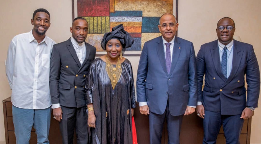 Culture : le Premier Ministre Patrick Achi félicite Aicha Kone pour ses 45 ans de carrière musicale