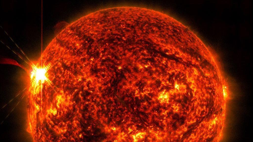 Pourquoi la Nasa affirme que les éruptions solaires peuvent provoquer des coupures d'électricité sur Terre ?