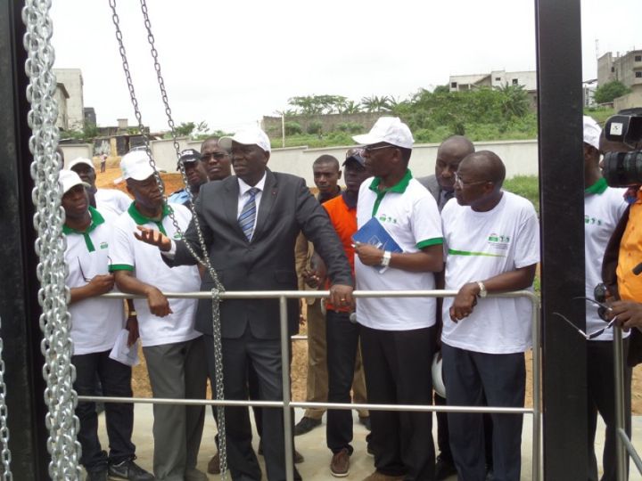 Saisons pluvieuses : Mamadou Sanogo visite les ouvrages d’assainissement du bassin versant du Gourou