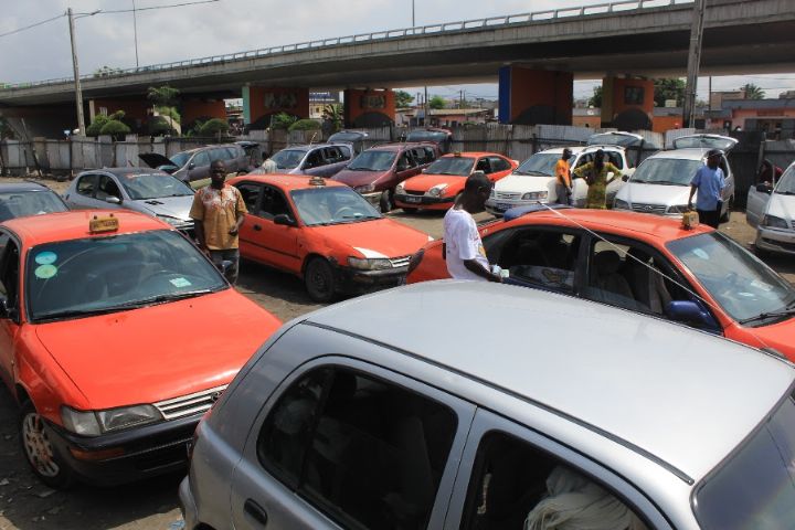 Côte d`Ivoire : le gouvernement suspend les inspecteurs du permis de conduire