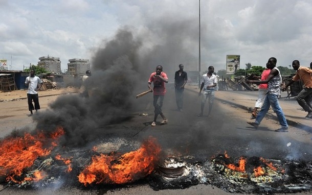 Assassinat des femmes Rhdp d`Abobo par chars et blindés - Comment les hommes en armes de Gbagbo ont piégé les manifestantes