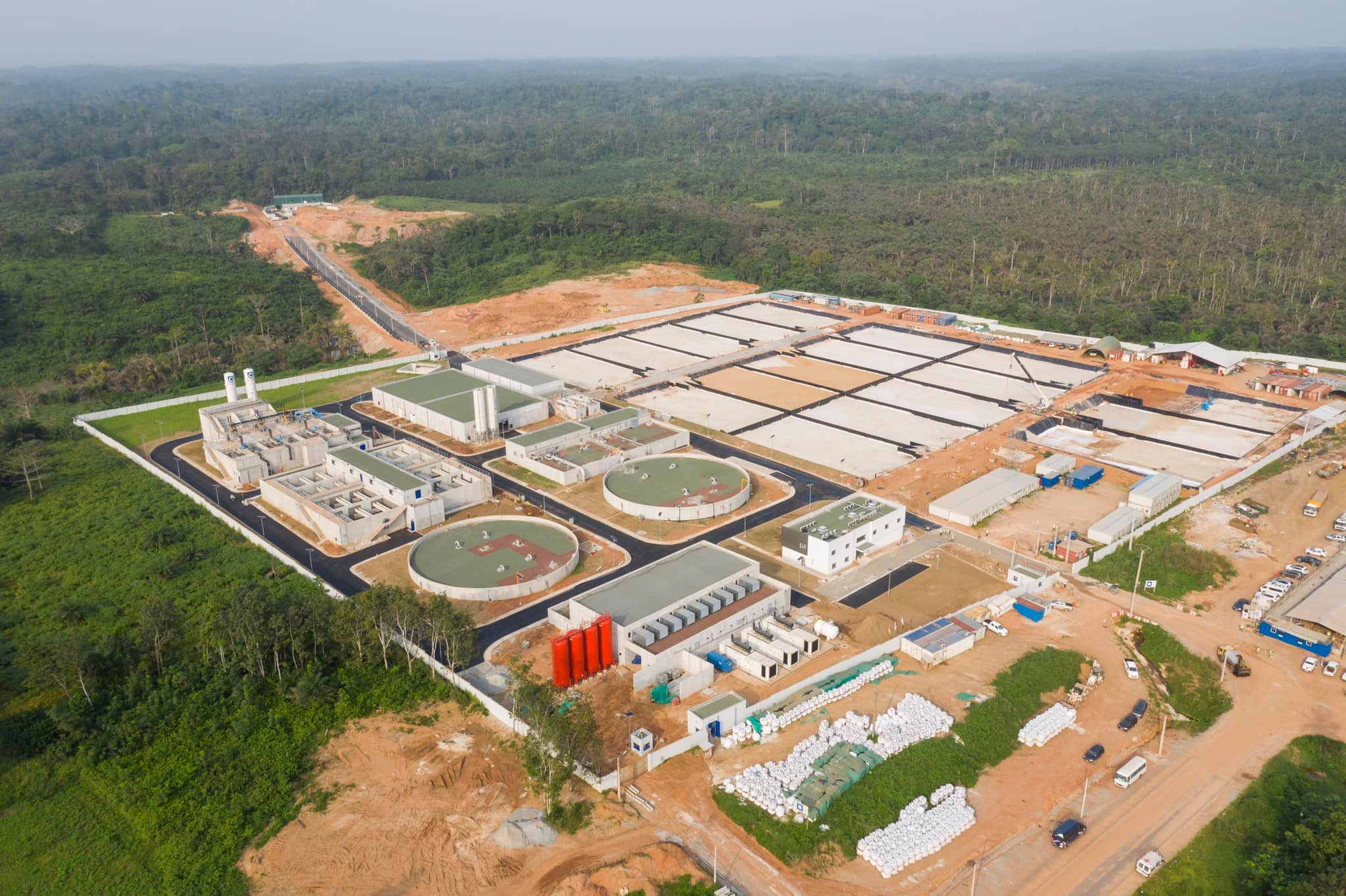 Accès à l’eau potable : une convention signée pour l’exploitation et la maintenance de l’usine de production d’eau potable de la Mé