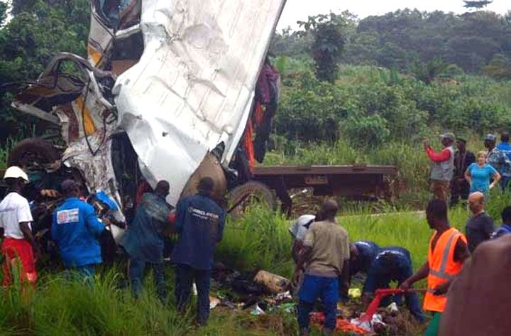 Grave accident sur l’autoroute du nord: un colonel-major des Douanes tué / deux ‘’incarcérés’’ dans le coma ; 18 autres blessés évacués