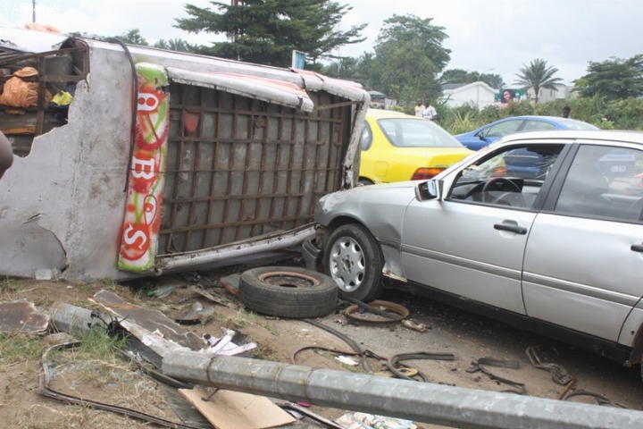 Côte d`Ivoire : au moins 10 morts dans une collision entre deux camions