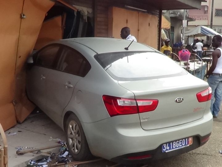 Angre Djibi 8e tranche / Accident de la circulation : Un véhicule défonce l’entrée d’un atelier de couture