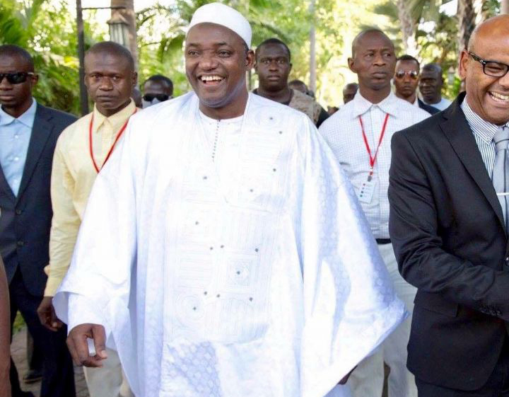 Adama Barrow attendu à Abidjan pour une « visite de travail et d’amitié »