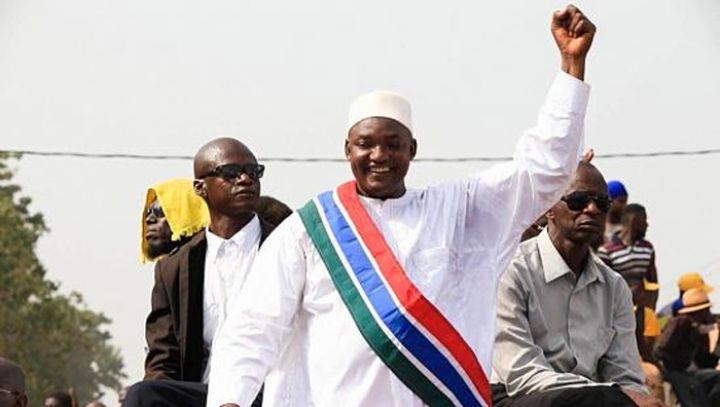 Humeur présidentielle en Gambie : Adama Barrow a-t-il vraiment échappé à un coup d’État?